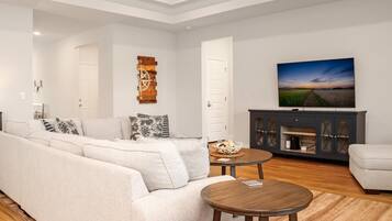 House, Multiple Beds (Beach Haven at WindMark) | Living area