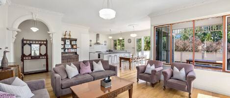 TV, fireplace, DVD player, books