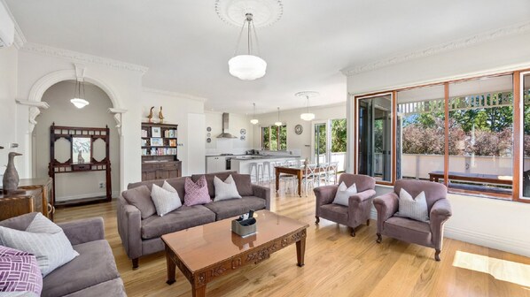 TV, fireplace, DVD player, books