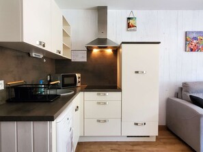 Fridge, microwave, oven, dishwasher - Beauregard 3 CDA : Studio Centre Village avec Grande Terrasse et Vue (LE GRAND BORNAND)