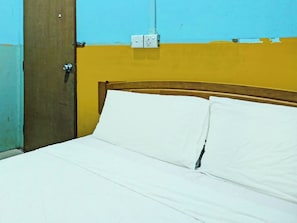 Double Room | Bed sheets - Hotel O Homestay Semarang Baru SyariahNearNagoya Hill Shopping Mall (Batam)