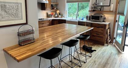 12 minutes to Grand Teton National Park. Pet Friendly.