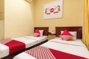 Escritorio y ropa de cama