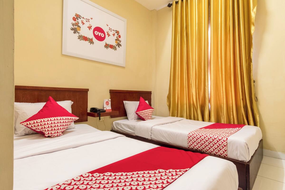 Standard Twin Room | Meja, cadar katil 