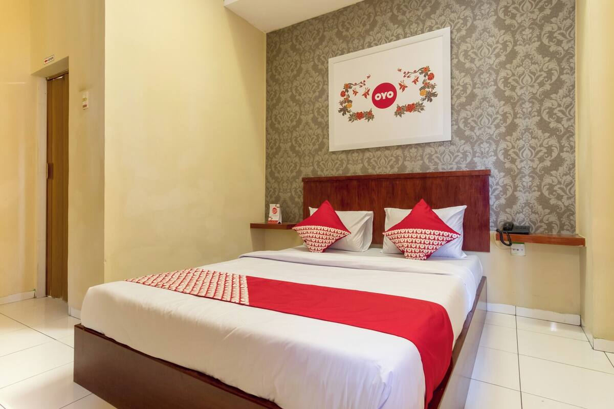 Deluxe Double Room | Meja, cadar katil 
