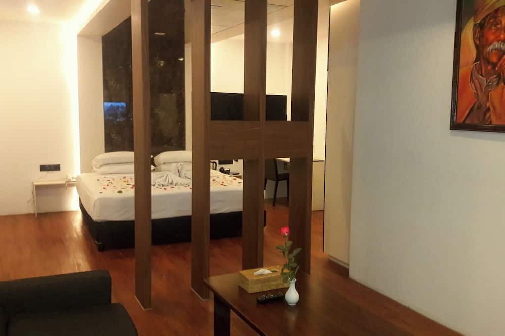 Royal Crown Hotel