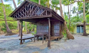 Beach Cottage | Bàn, khu vực làm việc phù hợp cho laptop