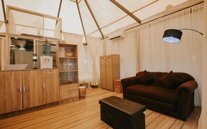 Tenda de campanya familiar | Escriptori, espai de treball apte per a portàtils i wifi 