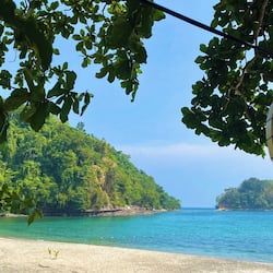 Private beach, sun-loungers, beach volleyball