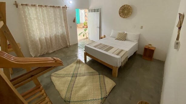 Basic Room, 1 Queen Bed - Flow de Lupe (Puerto Escondido)