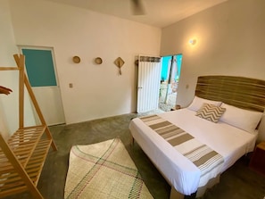 Basic-Zimmer, 1 Queen-Bett | 1 Schlafzimmer, Bügeleisen/Bügelbrett, kostenloses WLAN, Bettwäsche