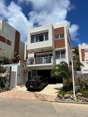 Exterior - Blue Sanctuary (Cole Bay)