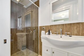 Unclassified image, 5 of 22, button