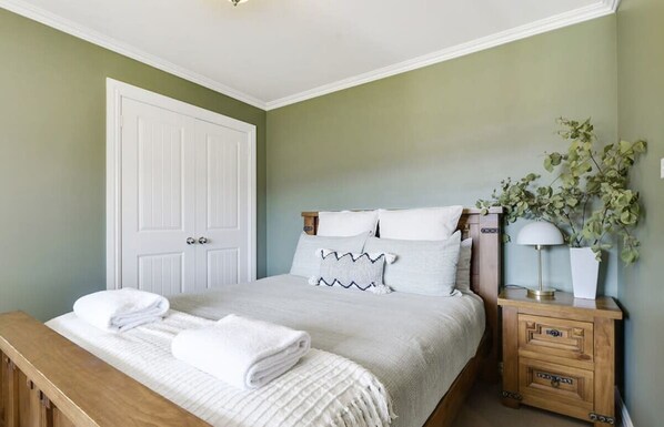 Unclassified image, 1 of 23, button