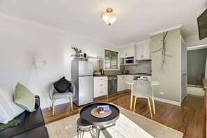 Unclassified image, 2 of 23, button