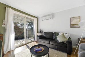 Unclassified image, 5 of 23, button