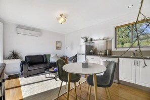 Unclassified image, 3 of 23, button