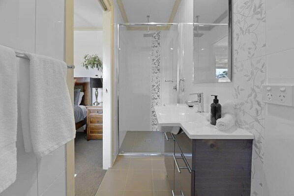 Shower, hair dryer, towels, shampoo