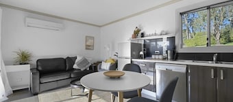 Towac Cabin 2- Modern Escape, Incredible Views