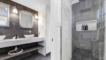 Shower, hair dryer, towels, shampoo