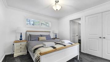 2 bedrooms, iron/ironing board, bed sheets