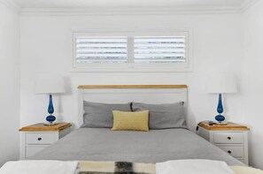 2 bedrooms, iron/ironing board, bed sheets