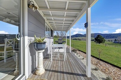 Towac Cabin 3- Hamptons Luxury, Breathtaking Views