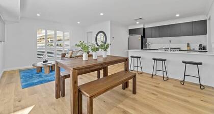 Cosy on Curran | CBD Escape, EV Plug, Firepit