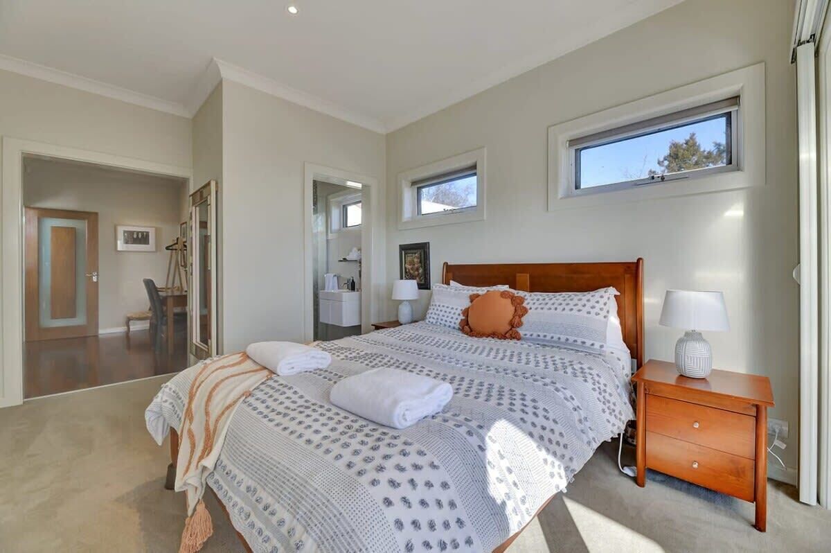 4 bedrooms, desk, iron/ironing board, travel cot