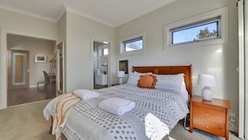 4 bedrooms, desk, iron/ironing board, travel cot