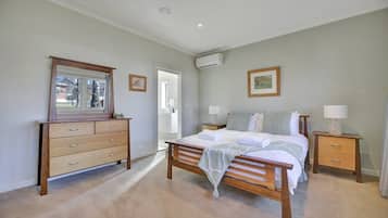 4 bedrooms, desk, iron/ironing board, travel cot