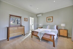4 bedrooms, desk, iron/ironing board, travel crib