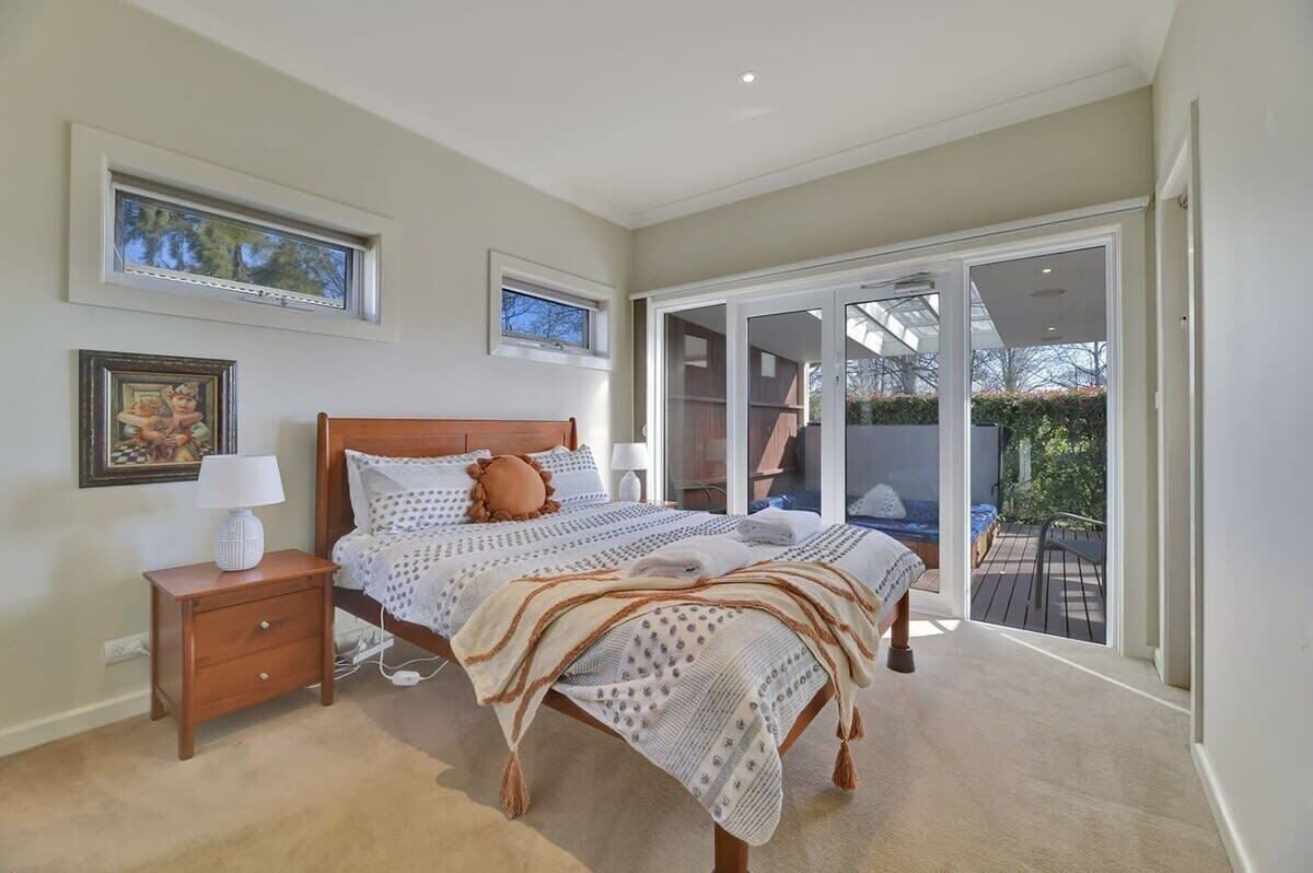 4 bedrooms, desk, iron/ironing board, travel cot