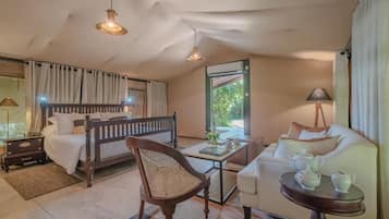 Suite Tent | Iron/ironing board, free WiFi, bed sheets