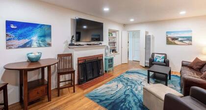 Timeless La Jolla Getaway — Steps from Windansea