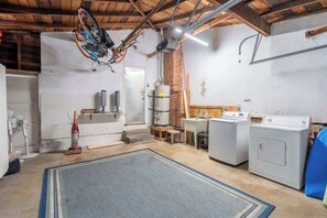 Interior - Timeless La Jolla Getaway — Steps from Windansea (San Diego)