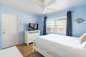 3 bedrooms, WiFi, bed sheets - Timeless La Jolla Getaway — Steps from Windansea (San Diego)