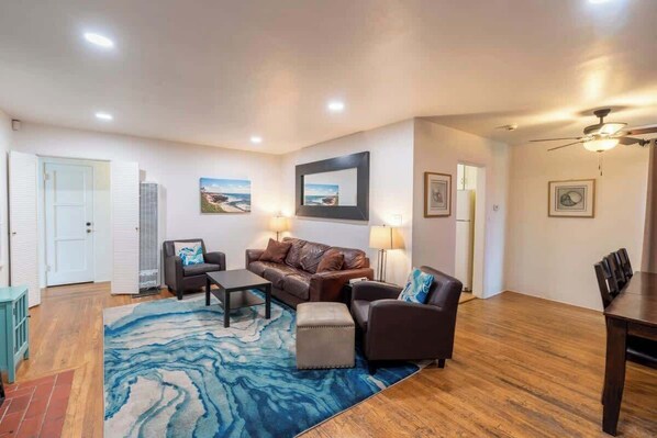 TV, fireplace, offices