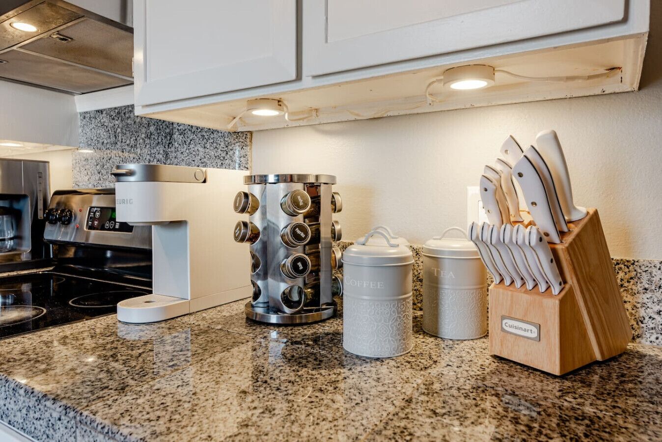 Køleskab, mikrobølgeovn, ovn, kogeplade