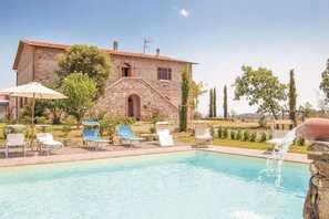 Pool - Villa Dicondra: A welcoming two-story villa in the characteristic style of the Tuscan countryside, with Free WI-FI. (Gavorrano)