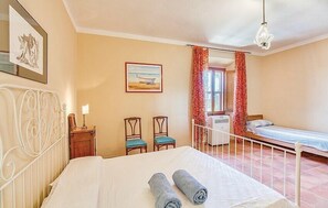 6 makuuhuonetta, työpöytä, silitysrauta/-lauta, ilmainen Wi-Fi