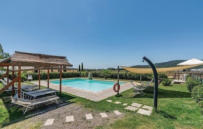 Villa Dicondra: A welcoming two-story villa in the characteristic style of the Tuscan countryside, with Free WI-FI.