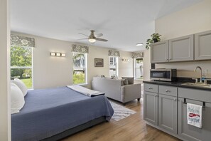 1 bedroom, iron/ironing board, free WiFi