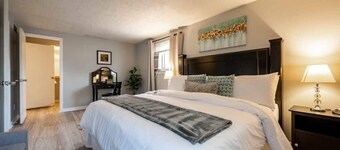 4BR w/Pool Table & Game Room, Near DT, Sleeps 11