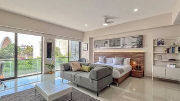 Smart TV, fireplace, books, stereo