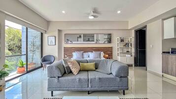 Smart TV, stereo, offices