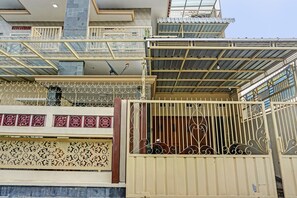 Front of property - OYO 91707 Jannah Homestay Syariah (Batu)