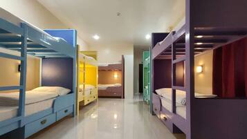 Desk, laptop workspace, soundproofing, free WiFi