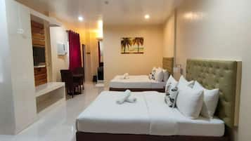 Superior Double Room, 2 Queen Beds, Pool Access, Corner