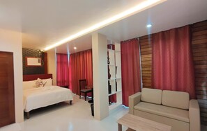 Deluxe Single Room, 1 Queen Bed | Desk, laptop workspace, soundproofing, free WiFi - Sea Horizon Resort (Zamboanguita)